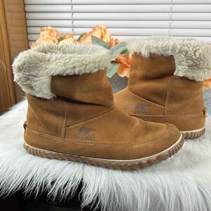 Sorel Out & About Women’s Tan Suede Slip On Winter Booties Sherpa Lined Sz 7.5